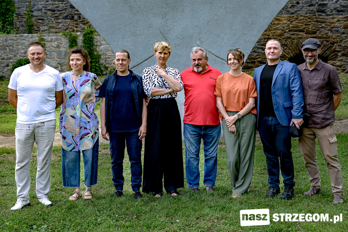 Granitowe odsłonięcie — kiedy kamień staje się sztuką [FOTO] 